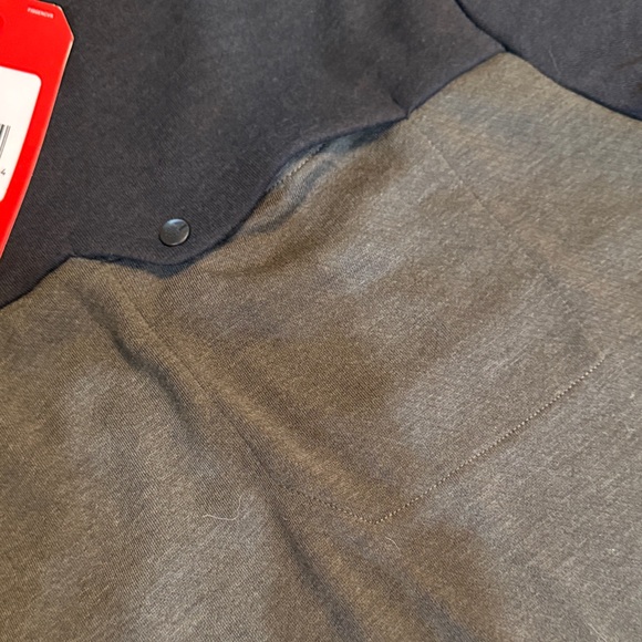 The North Face Flash Dry Black and Olive Short Sleeve Tee NWT - Picture 5 of 11